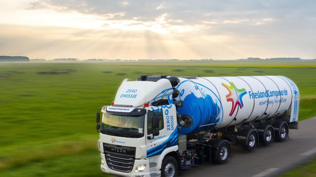 FrieslandCampina neemt eerste melkwagen op waterstof in gebruik